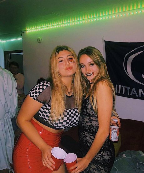 ゴス3P OnlyFans えろた 画像