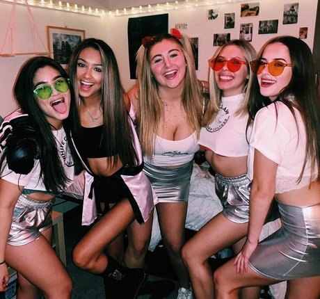 ポーグエボニーオンリーファンズ アート裸 画像