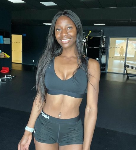 Khaddi Sagnia 最高のモデル 写真