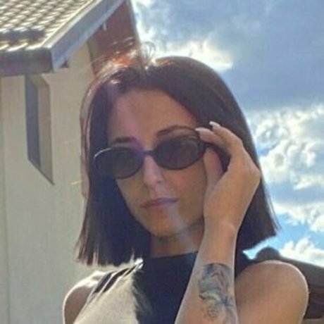 赤毛ティーンオンリーファンズ アートヌード 写真