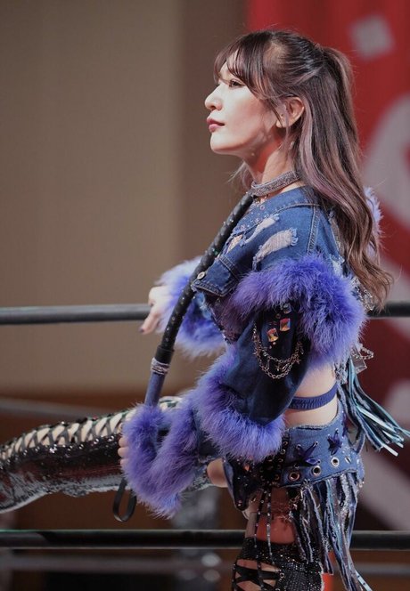 英国のティーンオンリーファン セクシーヌード 画像