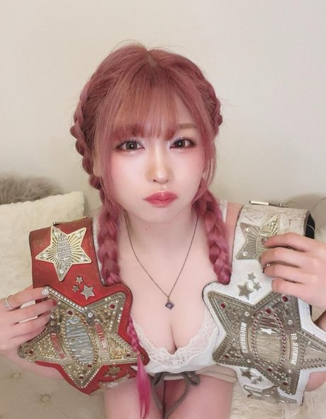 男性TikTokスターOnlyFans エロチック 写真