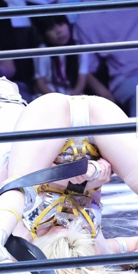 大きなお尻と巨乳のオンリーファンズ セックス 画像