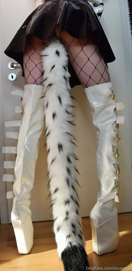 ビデオ通話 オンリーファンズ エロ ギャラリー