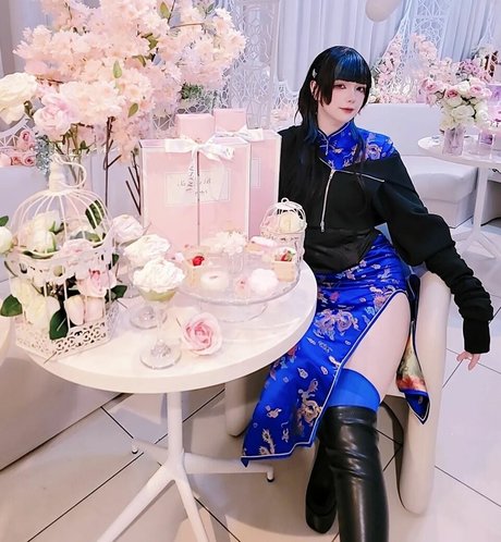 Tsuruko The Alien 可愛い女優 画像