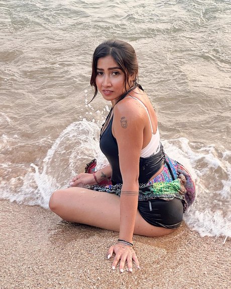 熟女 太め OnlyFans ホットポルノ 写真