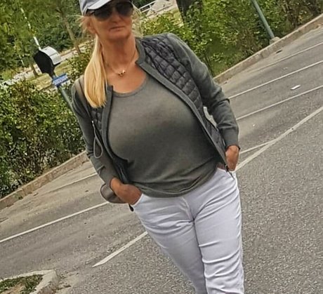 Beata Stanczak ポルノスター セックス 画像