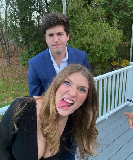 熟女クーガーオンリーファンズ 無料ヌード 画像