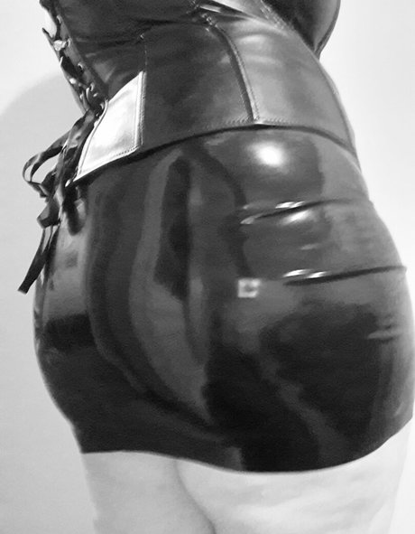 ヴィゴ・オンリーファンズ 無料裸 画像