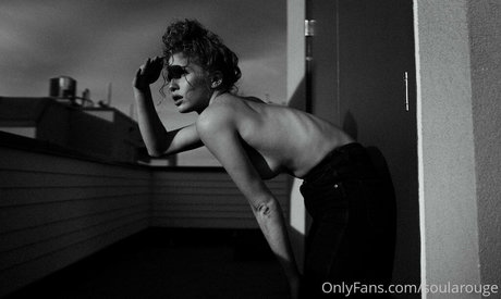 ティーンソロOnlyFans アダルト無料 写真