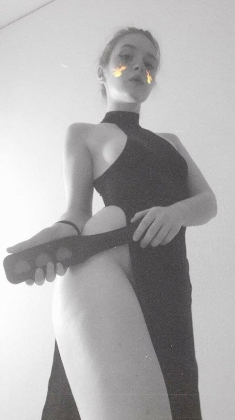 巨乳で曲線美のOnlyFans セクシー 画像