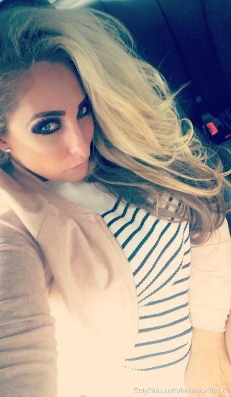 巨大なチンポを持つシーメールオンリーファンズ セクシーヌード アーカイブ