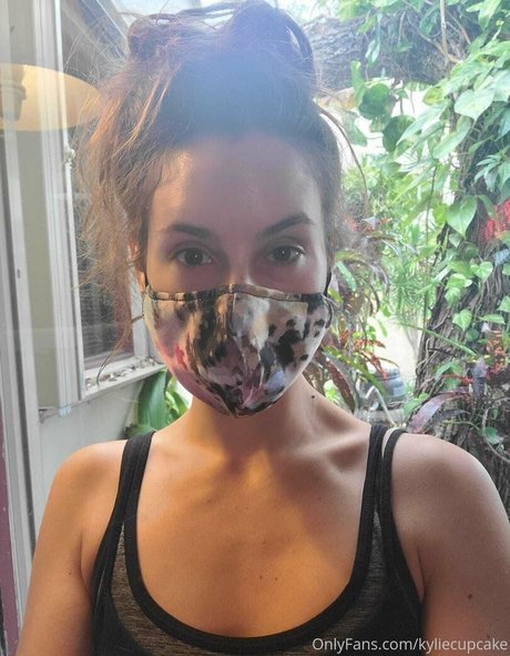 アンバー・オンリーファンズ アダルト 写真