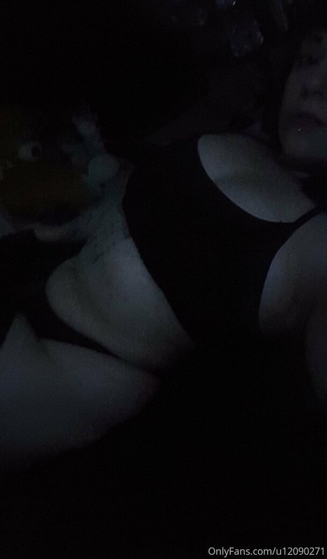 19歳のOnlyFans アート裸 ギャラリー