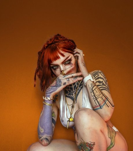 ワークアウト オンリーファンズ ヌード 写真