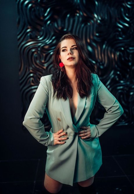 Anastasya Zelenova 完璧なスター アーカイブ