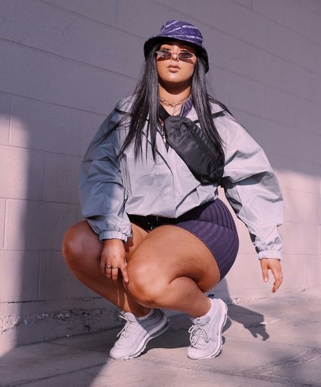 Holly Marston 無料モデル 写真