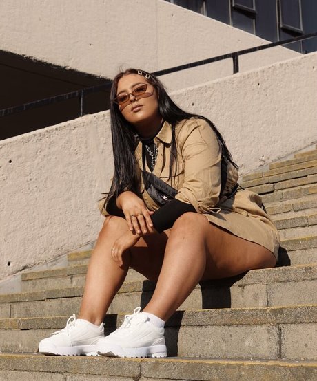 Holly Marston HDモデル 写真