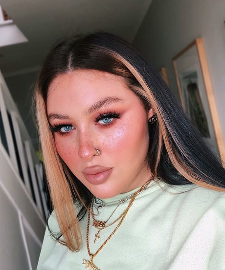 Holly Marston ポルノスター エロティック 写真