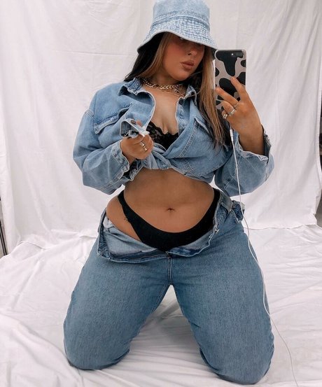 Holly Marston ポルノスター 写真