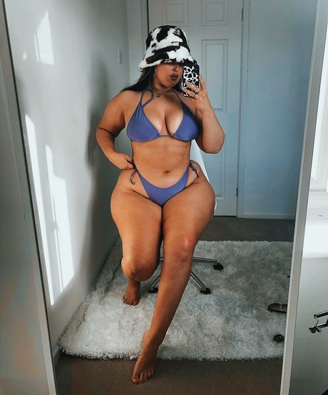 Holly Marston ヌード女優 写真