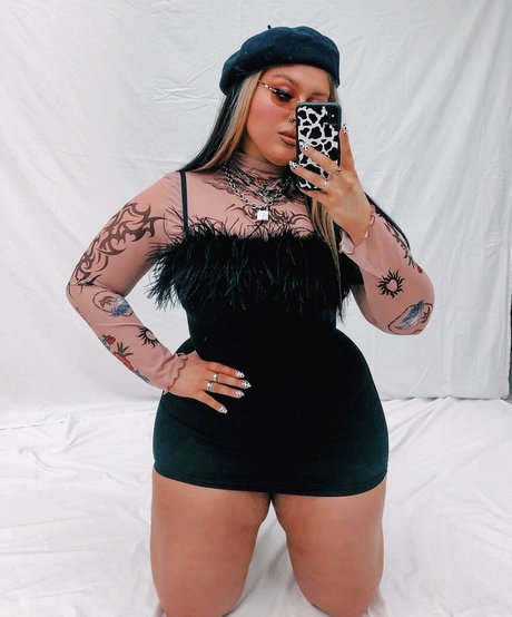 Holly Marston xxxモデル 写真