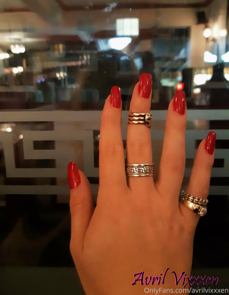 avrilvixxxen 美しいポルノスター 写真