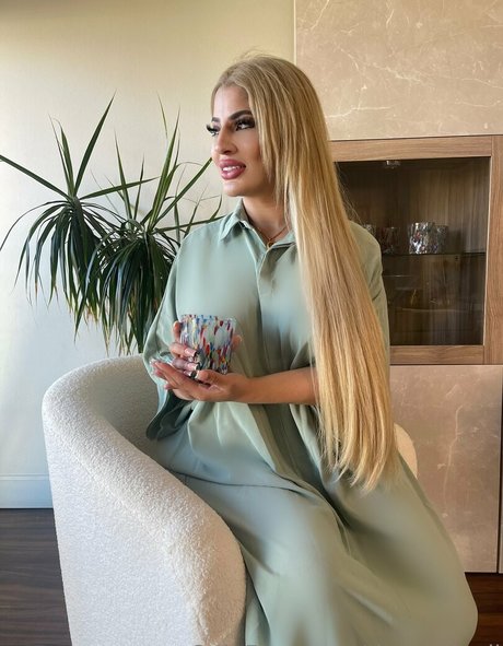 shebetripn 最高のポルノスター 写真