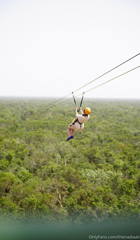 shebetripn ホット女優 写真