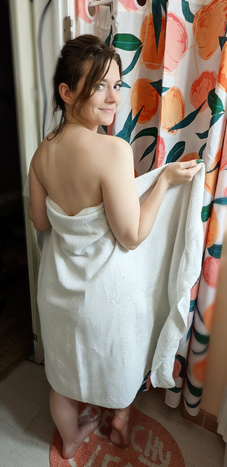 太めのブロンドオンリーファンズ ポルノ 写真