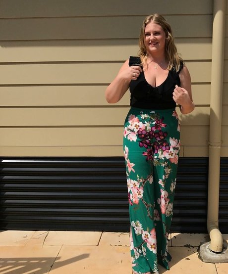 若い黒人女性オンリーファンズ ホットヌード 画像