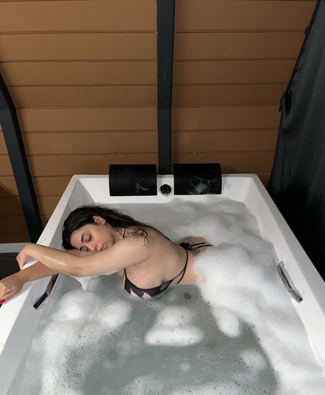 naturabody スター 裸 画像