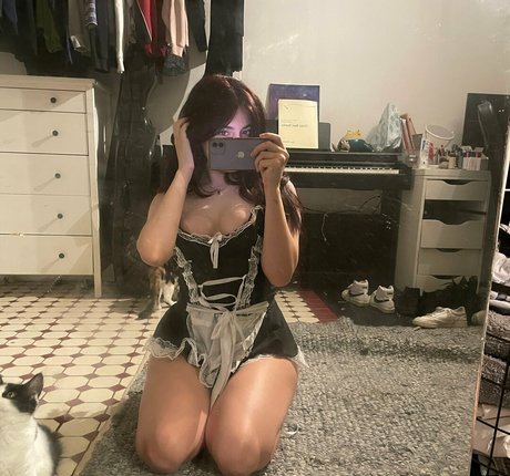 自然な赤毛のオンリーファンズ ホット裸 画像