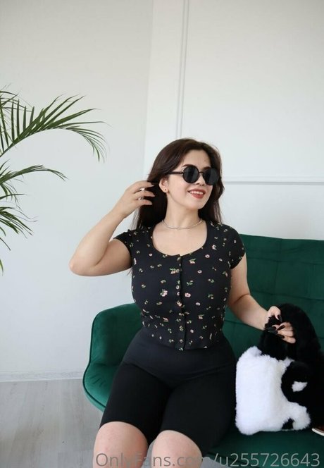 お金 オンリーファンズ セクシーヌード 画像