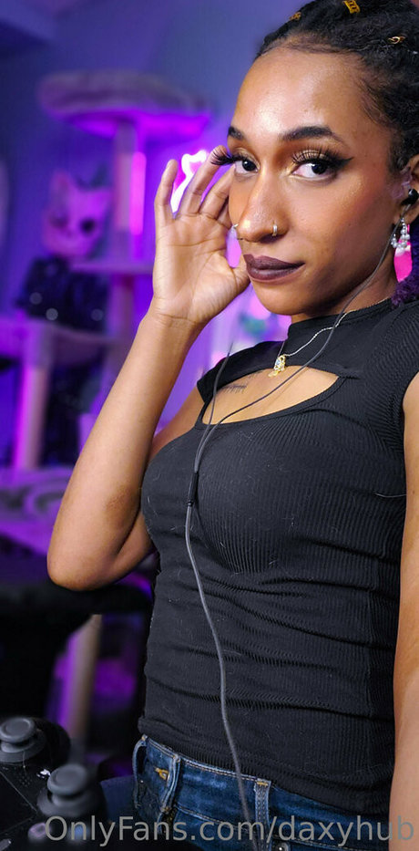 daxyhub アダルトスター 写真