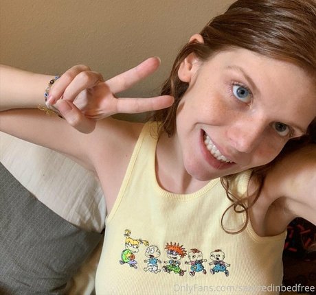 sexyredinbedfree セクシーなスター 写真