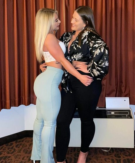 Lauren M トップスター 写真