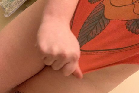 足ヌードオンリーファンズ トップ 写真