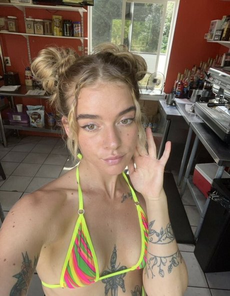 kambiiiii セクシーなポルノスター 画像