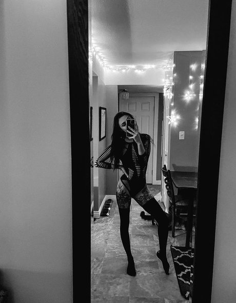 トゥインクヌードOnlyFans 無料セクシー 画像