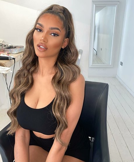 Carina Griff 完璧なスター 写真