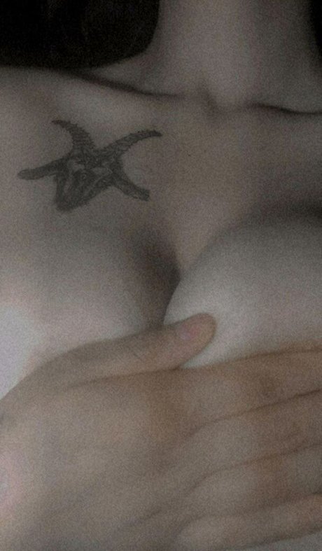 OnlyFansの普及 無料アダルト ギャラリー