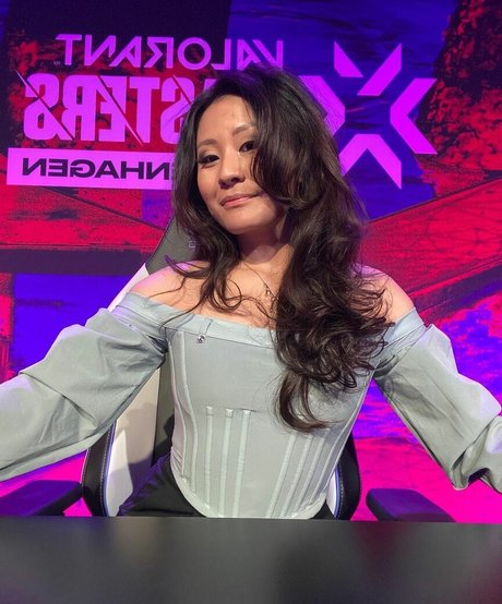 Yinsu Collins ヌードモデル 写真