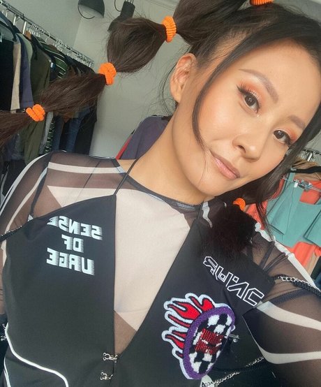 Yinsu Collins ホットスター ギャラリー