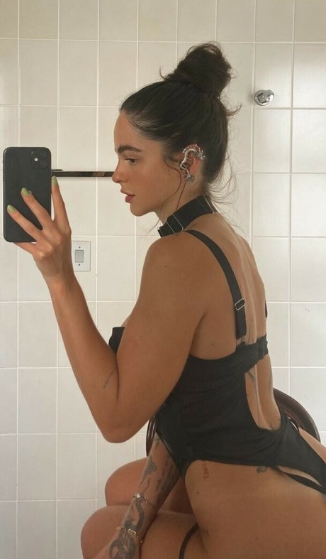 Manu Guglielmi アート女優 写真