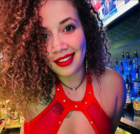 巨乳の赤毛オンリーファンズ ホット裸 画像