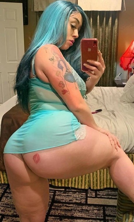 Roxy Bugatti ポルノ女優 写真