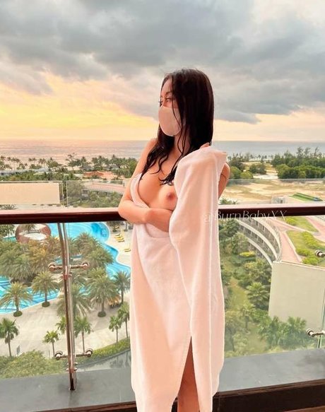 burnbabyxx ポルノ女優 画像