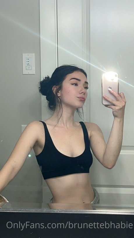 Brunettebhabie ホットなスター 写真