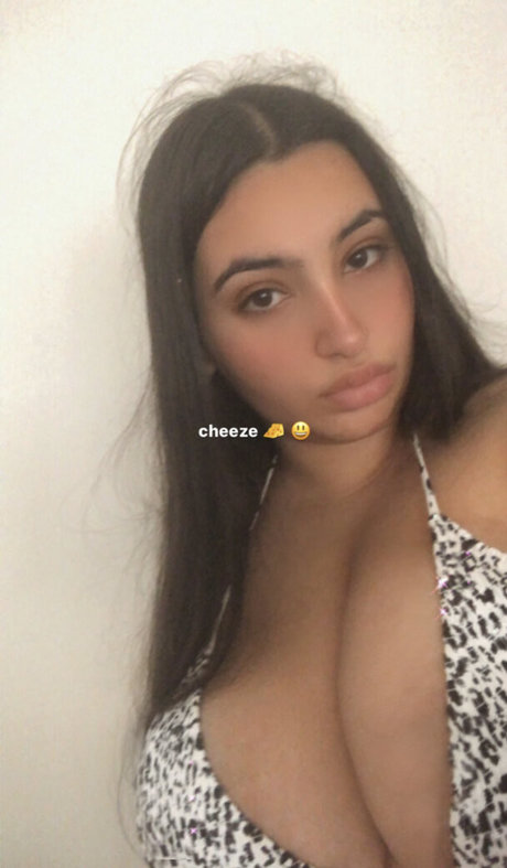 Sibel T 裸のモデル 写真